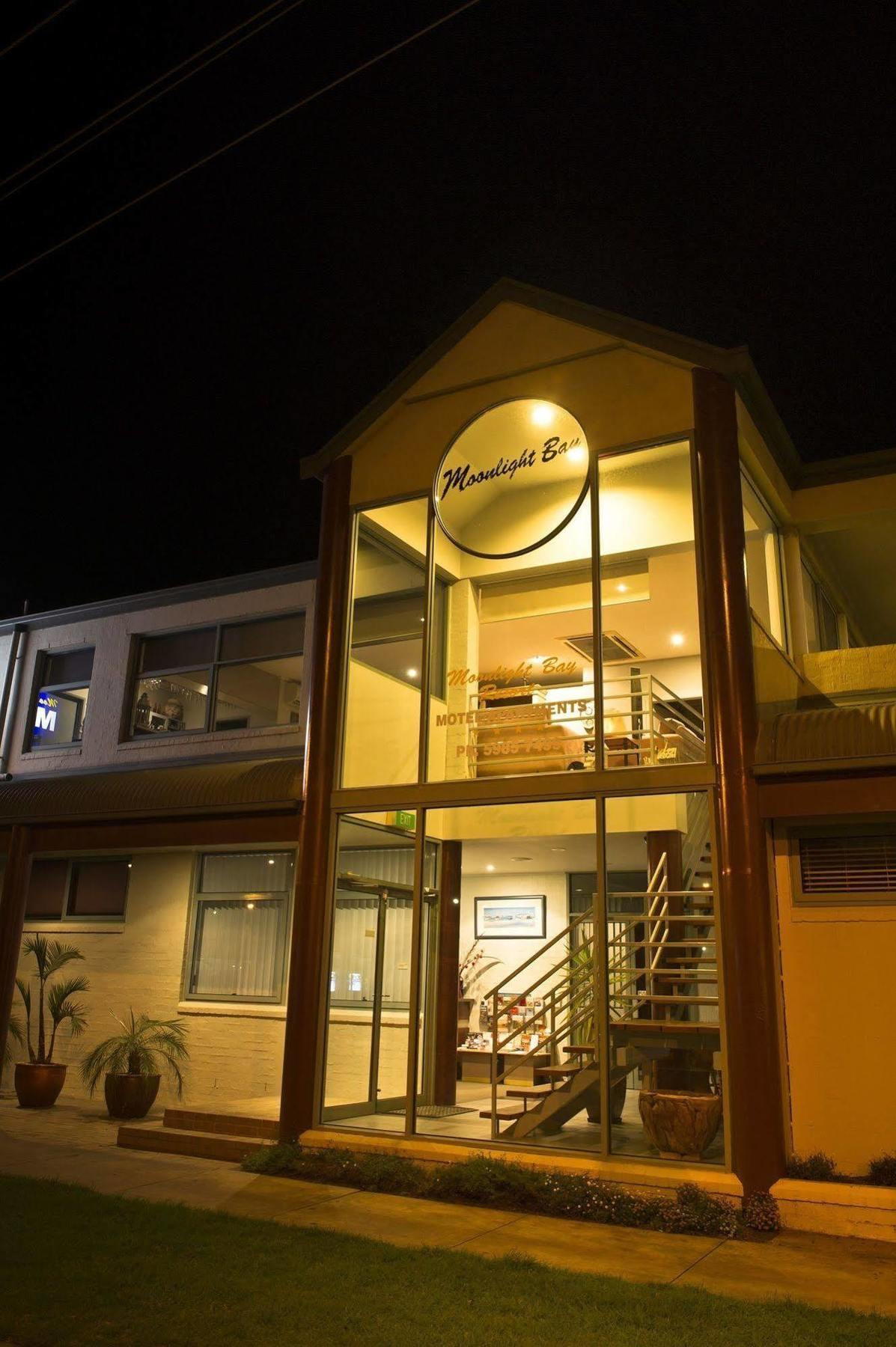 Moonlight Bay Apartments Rye Eksteriør billede